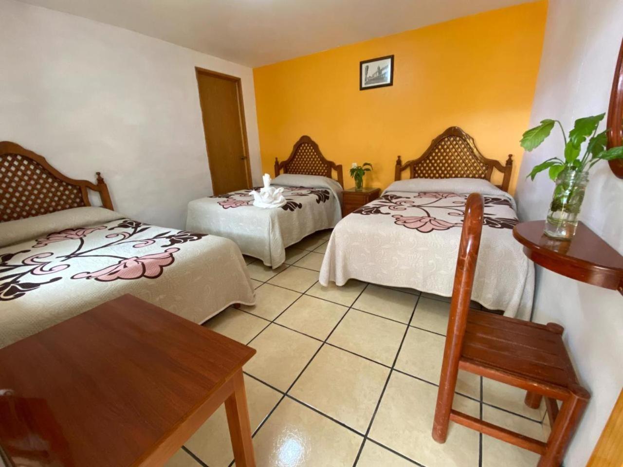 Hotel Posada Camelinas Patzcuaro Bagian luar foto