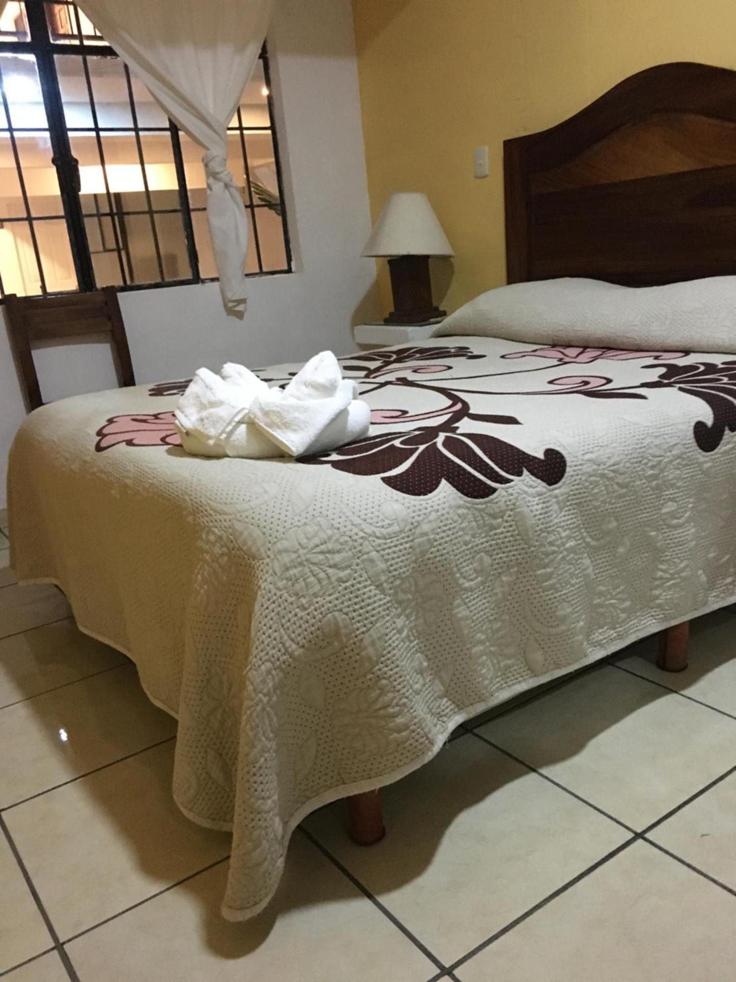 Hotel Posada Camelinas Patzcuaro Bagian luar foto