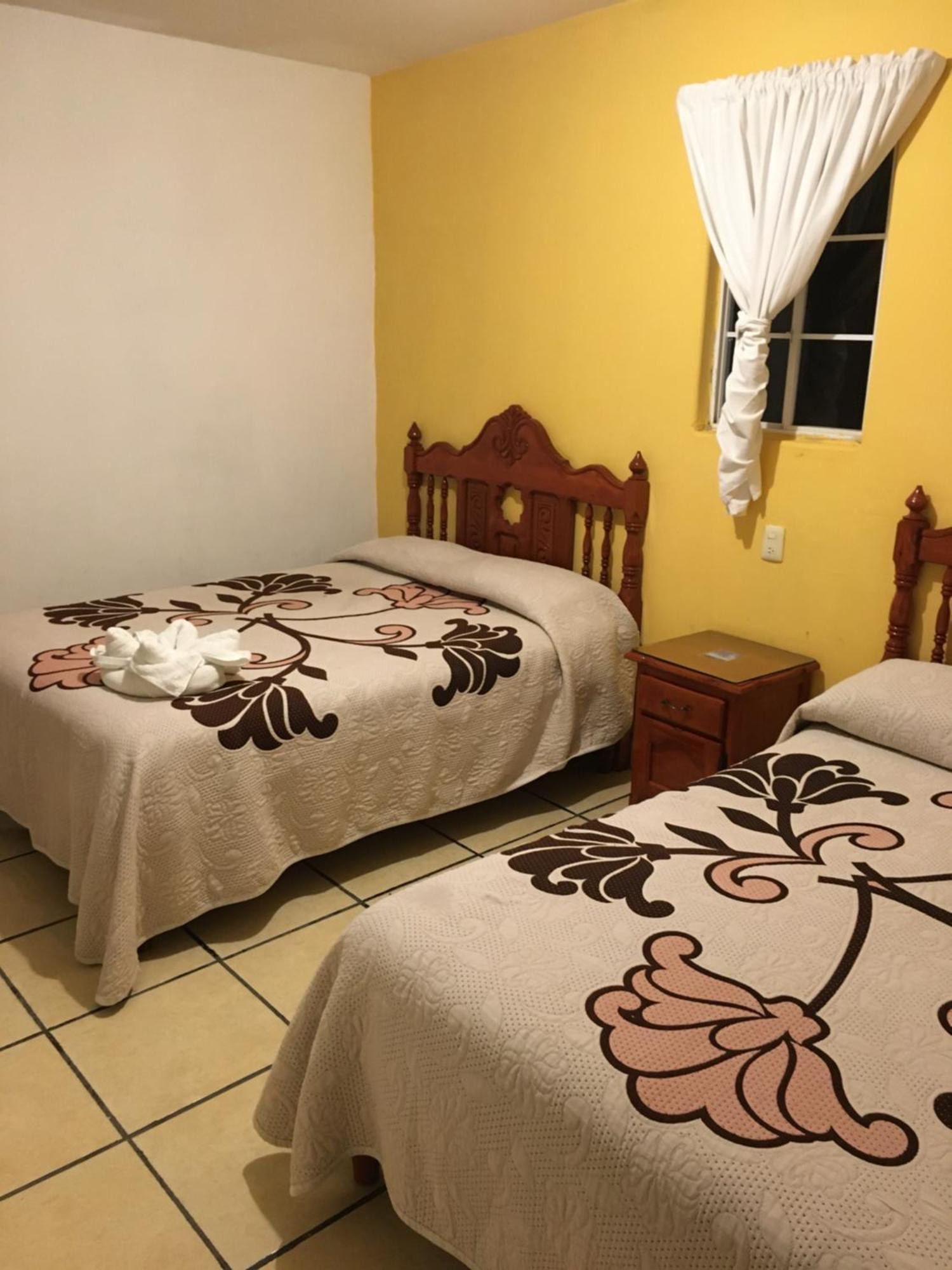 Hotel Posada Camelinas Patzcuaro Bagian luar foto
