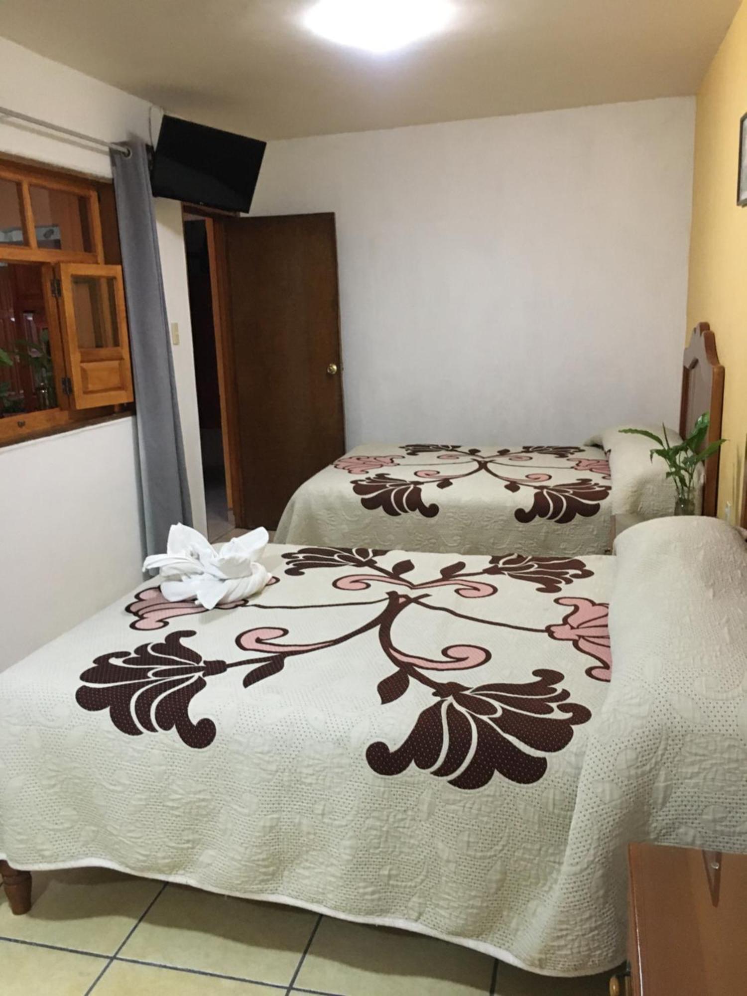 Hotel Posada Camelinas Patzcuaro Bagian luar foto