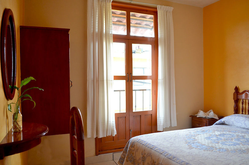 Hotel Posada Camelinas Patzcuaro Bagian luar foto
