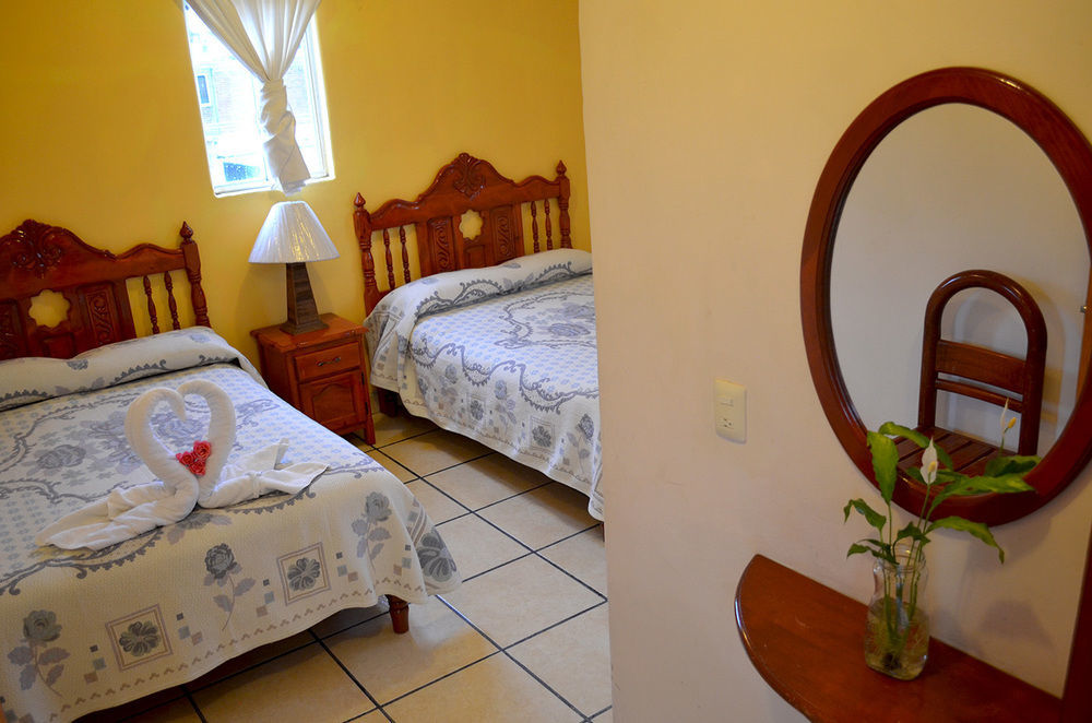 Hotel Posada Camelinas Patzcuaro Bagian luar foto