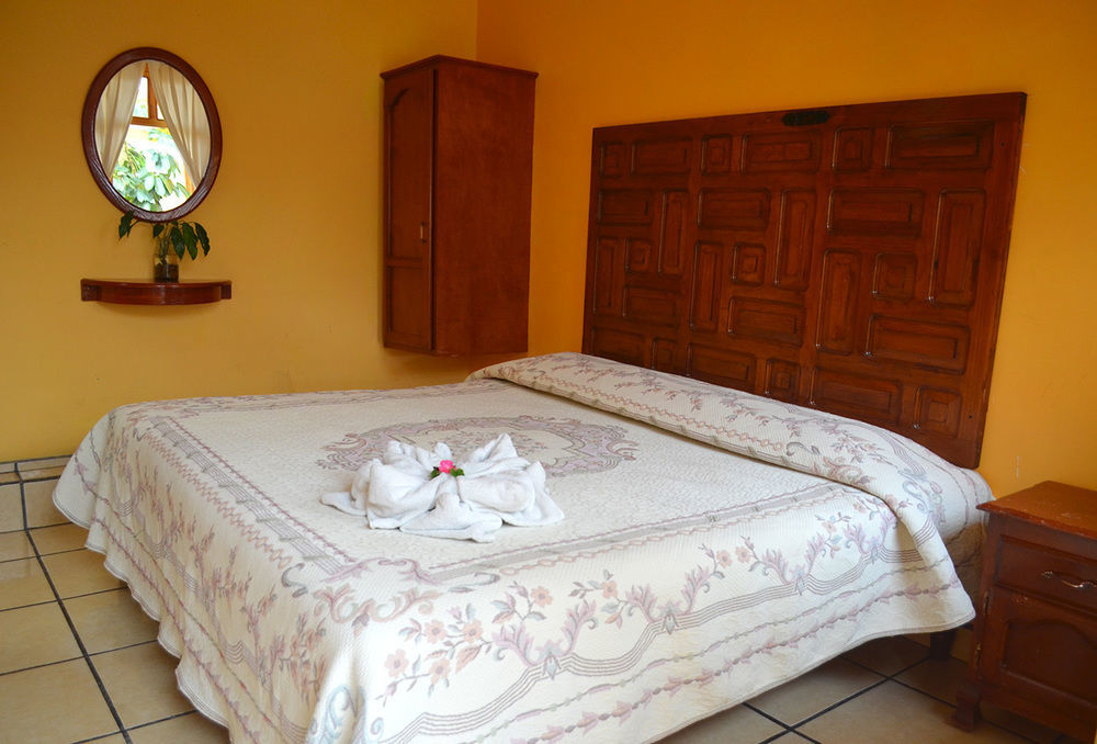 Hotel Posada Camelinas Patzcuaro Bagian luar foto