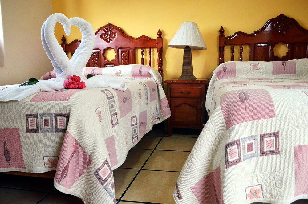 Hotel Posada Camelinas Patzcuaro Bagian luar foto
