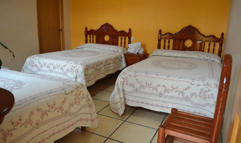 Hotel Posada Camelinas Patzcuaro Bagian luar foto