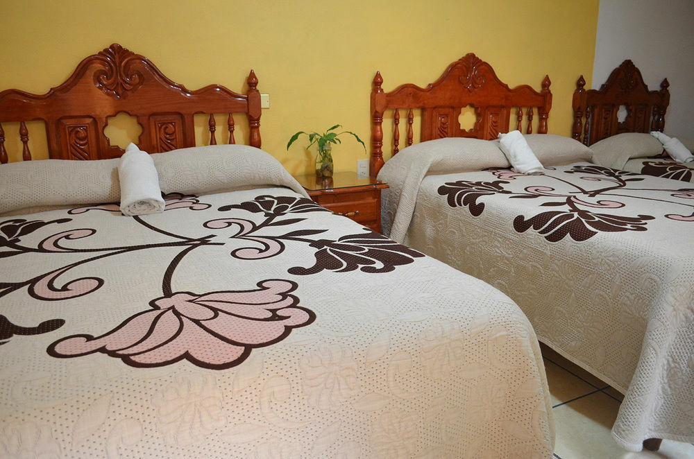 Hotel Posada Camelinas Patzcuaro Bagian luar foto