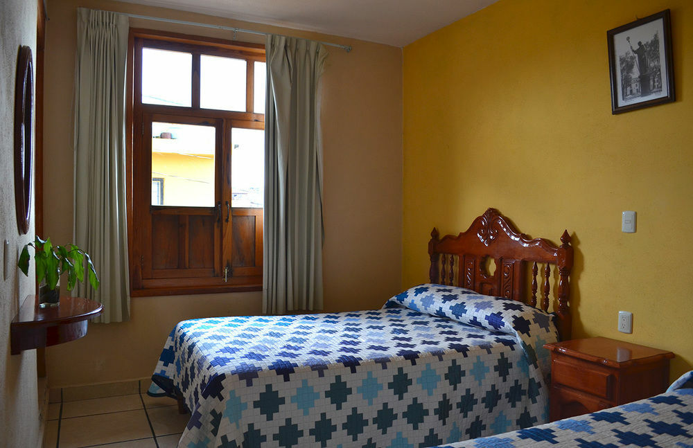 Hotel Posada Camelinas Patzcuaro Bagian luar foto